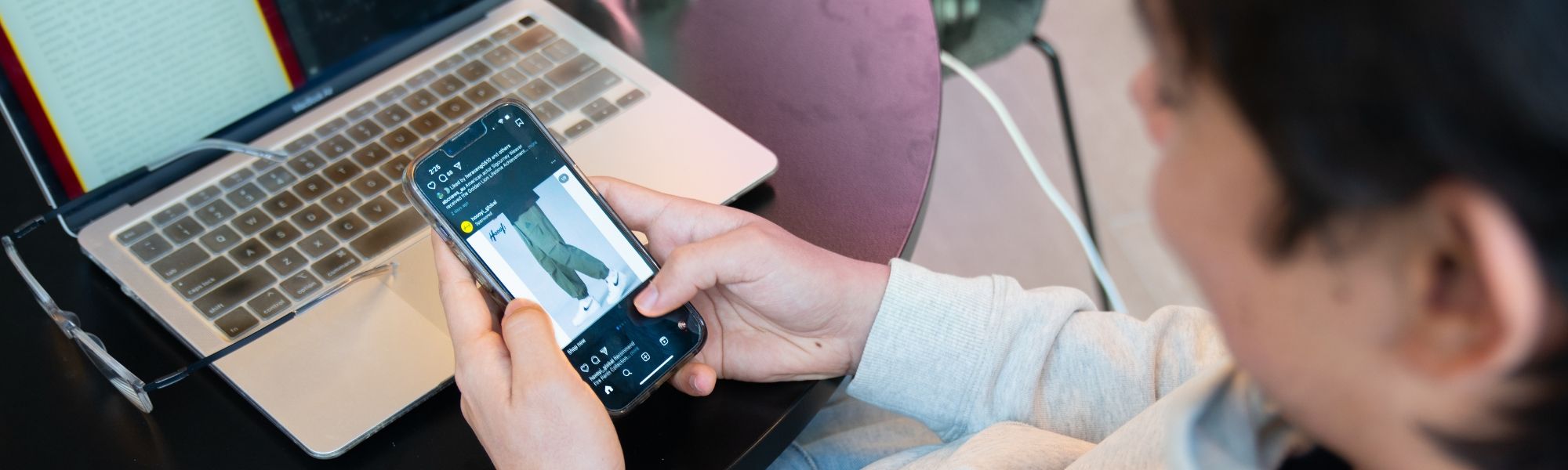 Using smartphone browsing goods